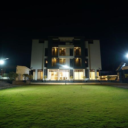 Ciesta Treeo Hotel Lonavala Exterior foto