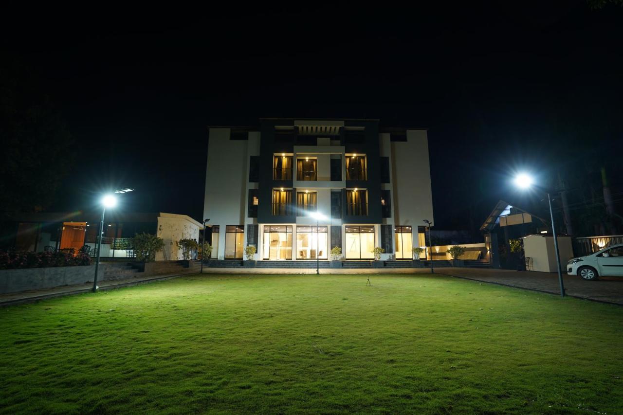 Ciesta Treeo Hotel Lonavala Exterior foto